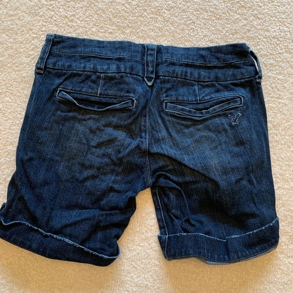 American Eagle DarkWash Jean Shorts. Size 2. - Picture 3 of 4